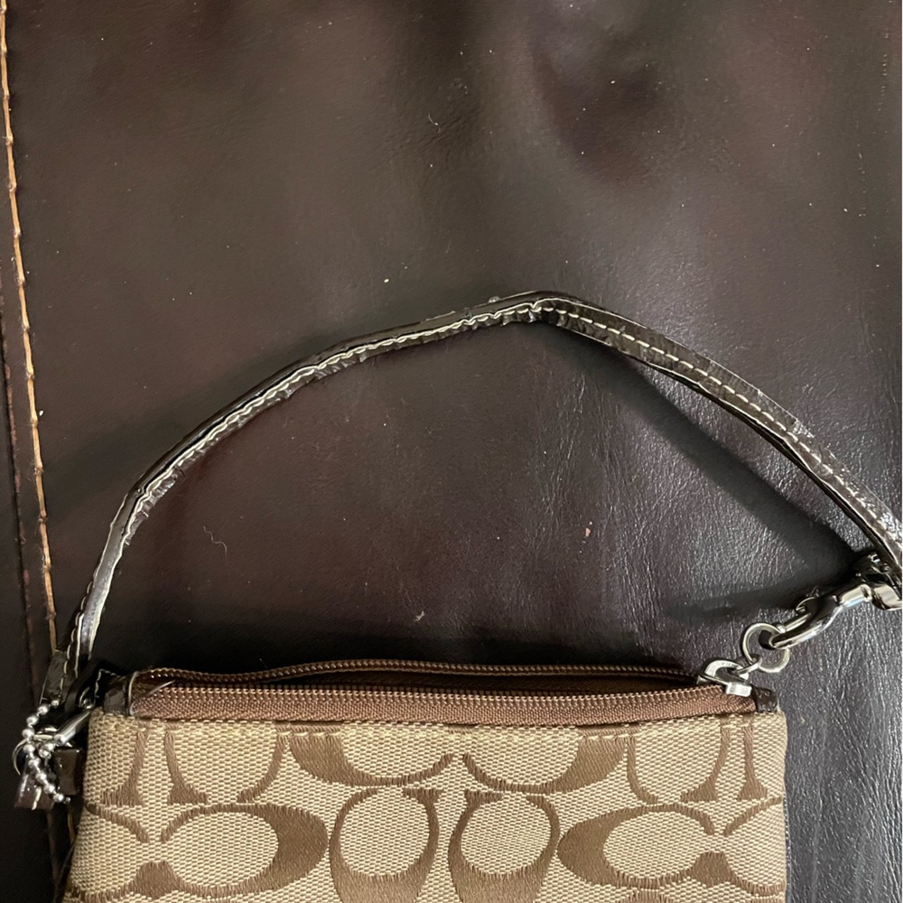 Coach wristlet damaged handle